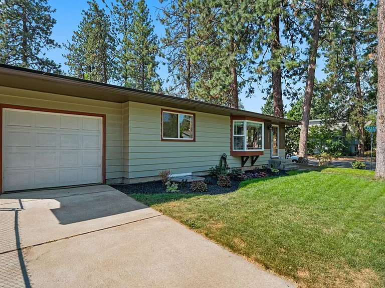3104 E 35th Ave — Photo 3