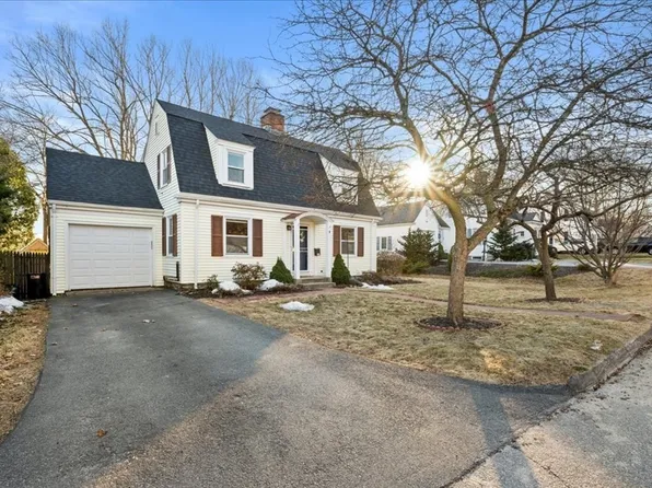 8 Stoneleigh Rd, Worcester, MA 01606