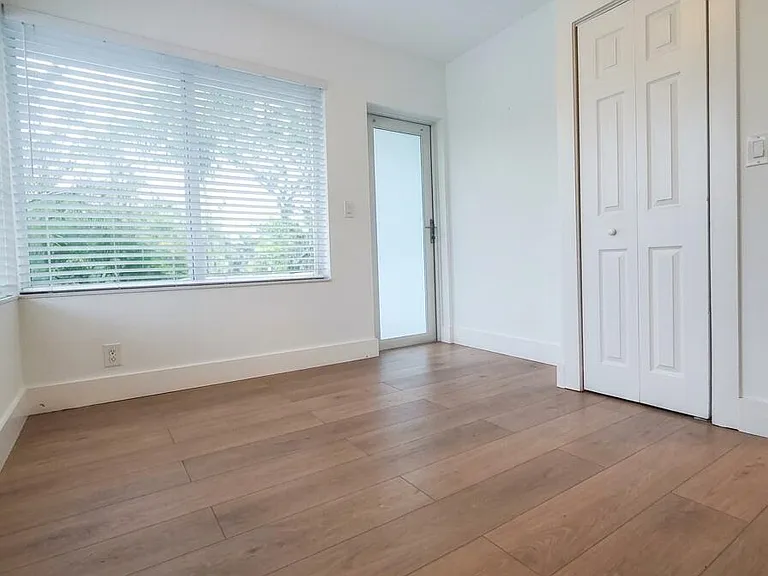 1415 SE 2nd St #1 — Photo 17