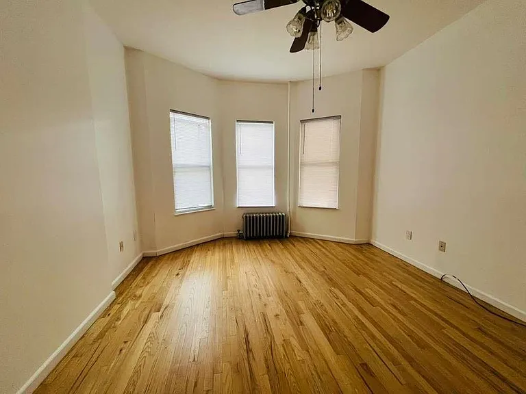 66 46th St — Photo 33
