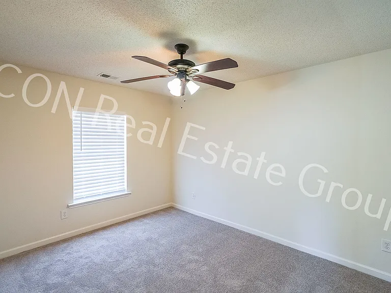 467 Colonial Walk — Photo 16