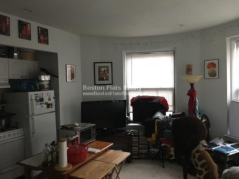 2nd image of 158 Saint Botolph St #01