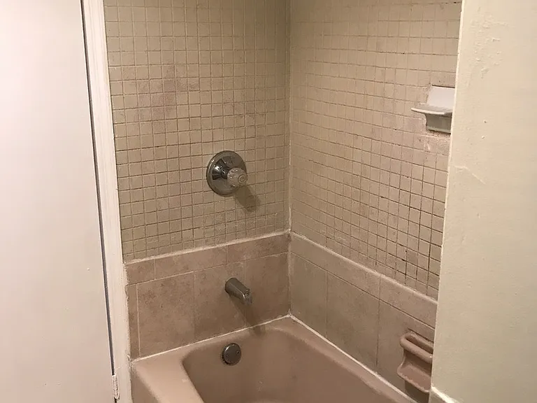 554 NW 40th Ct — Photo 11