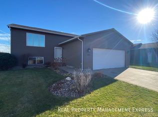 704 S Tanglewood Ave, Sioux Falls, SD 57106