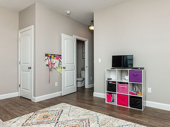 5th image of 154 Deyoung Meadows Dr