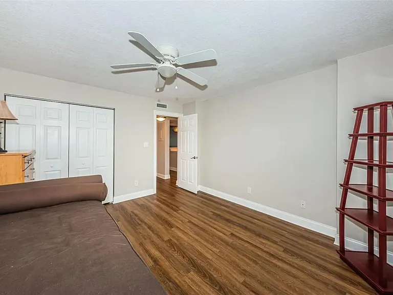 5400 Park St N #Penthouse 10 — Photo 17