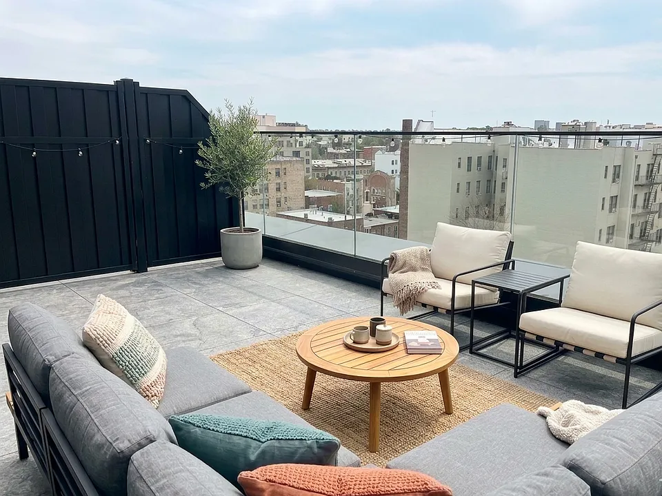 2366 Bedford Ave #740