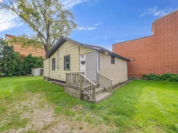 5837 Tecumseh Rd E, Windsor, ON N8T 1E1