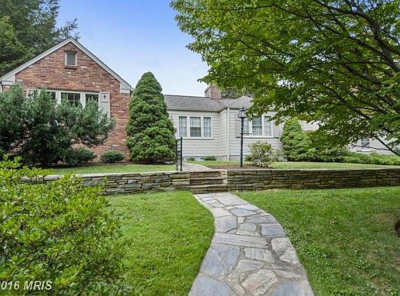 2nd image of 323 Forest Dr