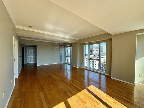5th image of 1 Nassau St Unit 1705