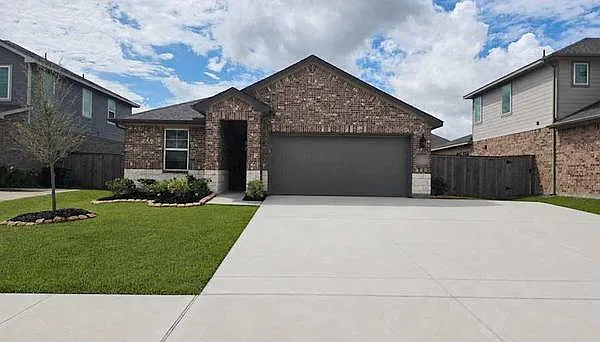3 bed, 1688 sqft, $500 — Photo 1