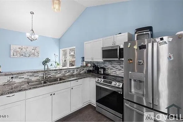 3 bed, 1445 sqft, $2,400 — Photo 4