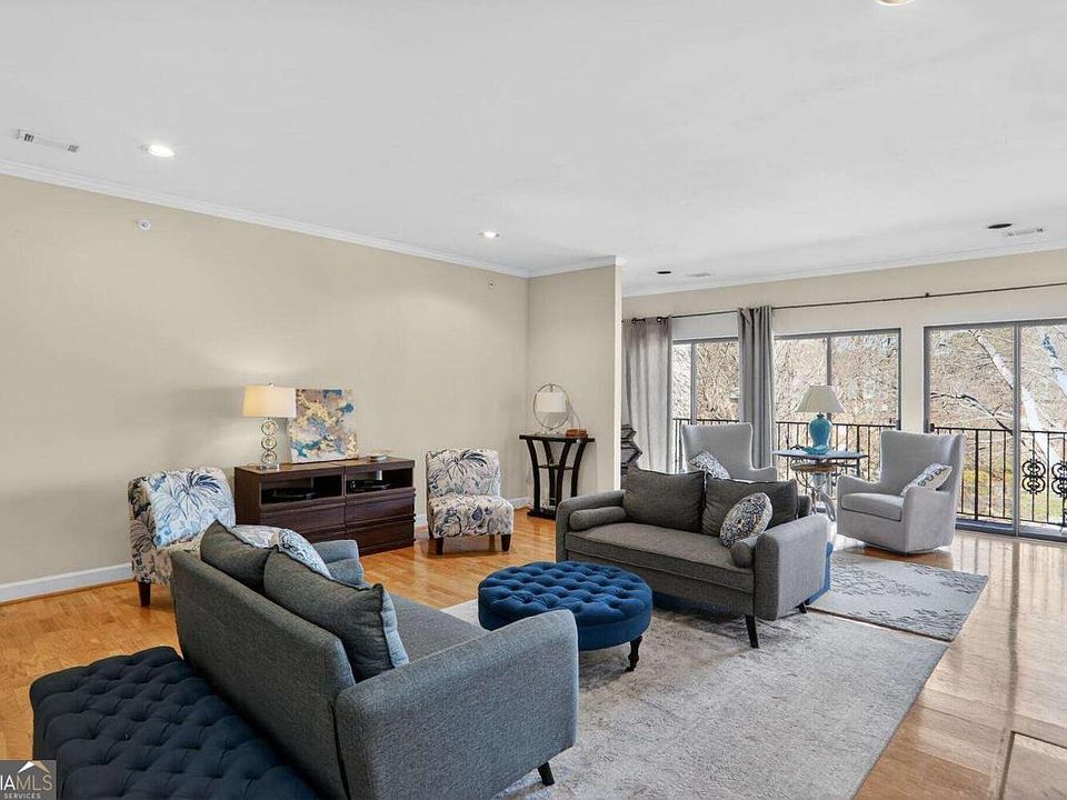1st image of 2921 Lenox Rd NE APT 413