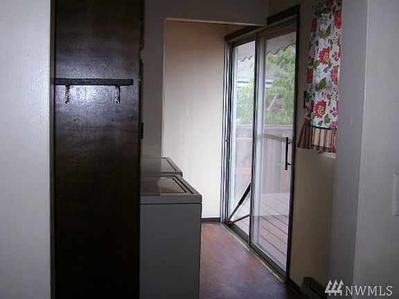 5th image of 613 W Cherry St