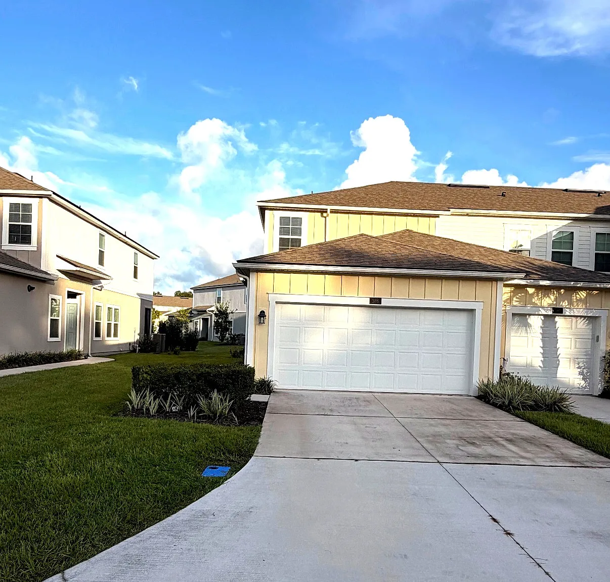 3 bed, 2.5 bath, 1795 sqft, $2,350 — Photo 2