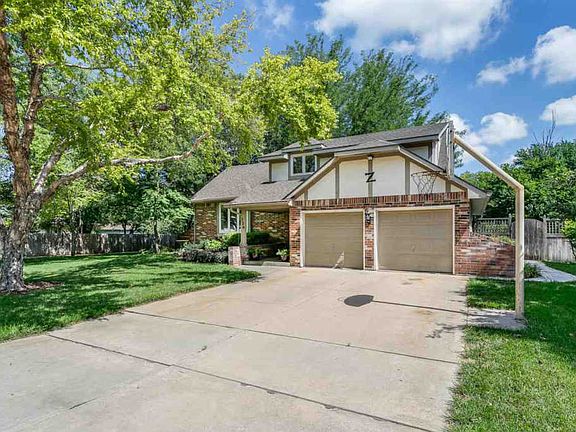 2nd image of 526 E Dover Dr