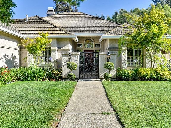 3rd image of 2216 Meadow Lake Dr