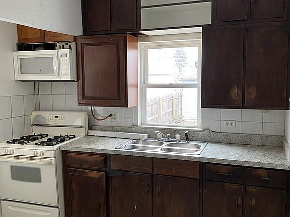 5th image of 437 Weston Ave