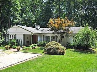 5 Eden Roc Dr, Locust Valley, NY 11560