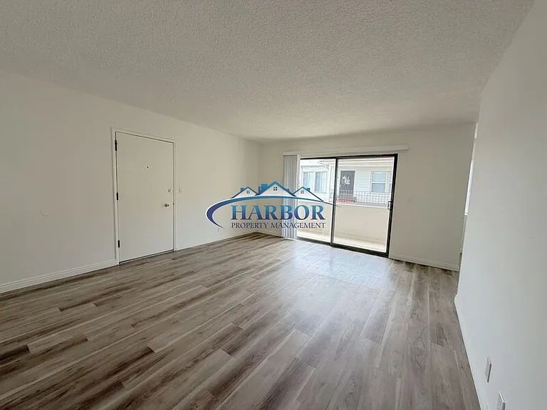 213 W Manchester Blvd #6 — Photo 3