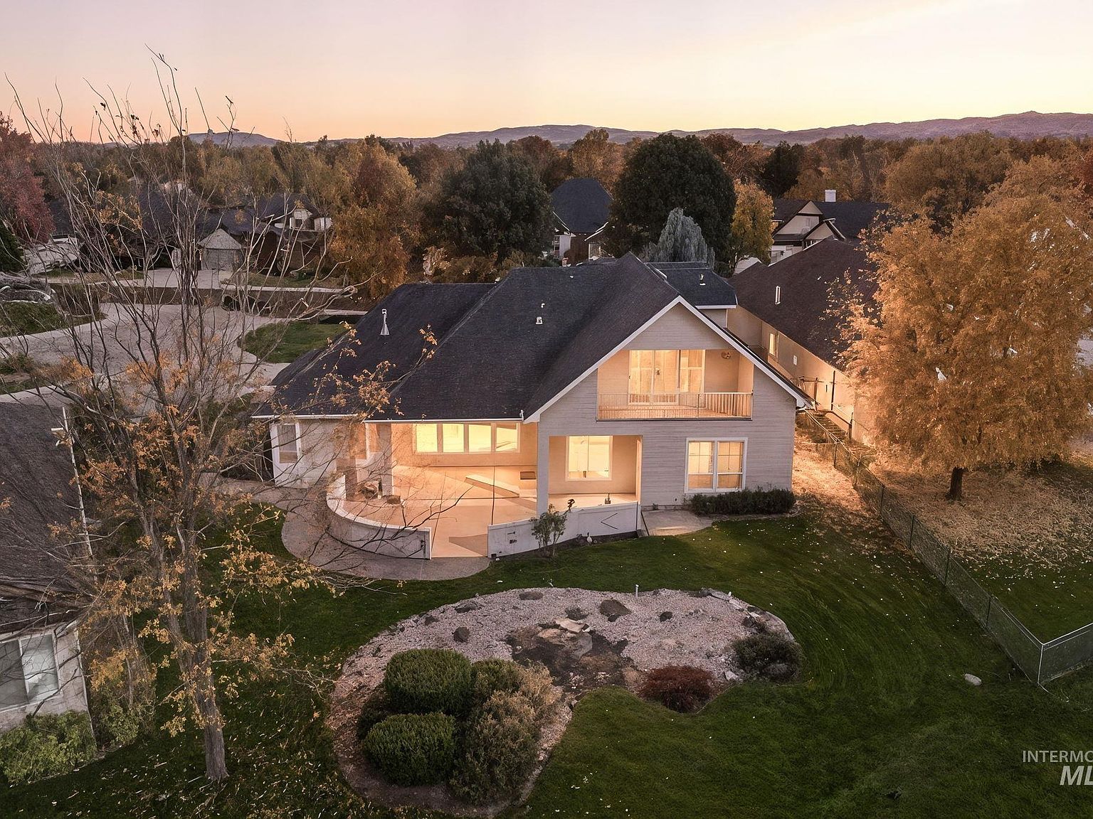 1007 W Oakhampton Dr