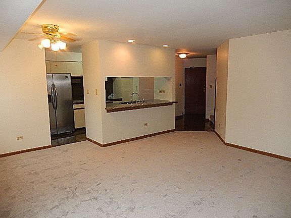 4th image of 132 White Oak Ct APT 8