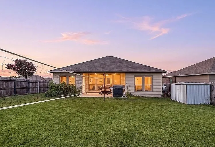 5804 Blackstone Dr — Photo 2