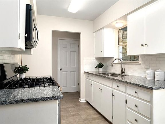 3rd image of 6911 Bryn Mawr Dr