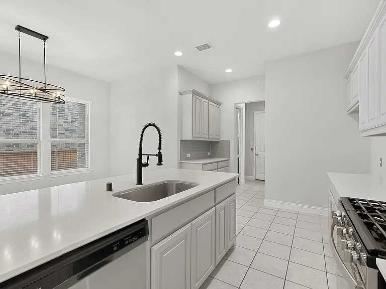7617 Regal Ln — Photo 15