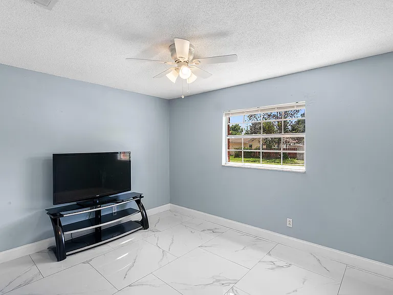 2137 San Jose Blvd — Photo 9