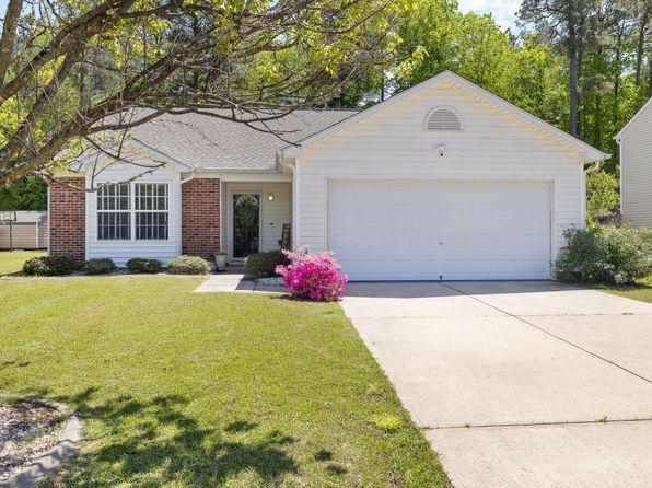 729 Golden Horseshoe Ln, Sanford, NC 27330