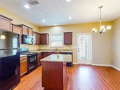 805 Lower Park Pl — Photo 8