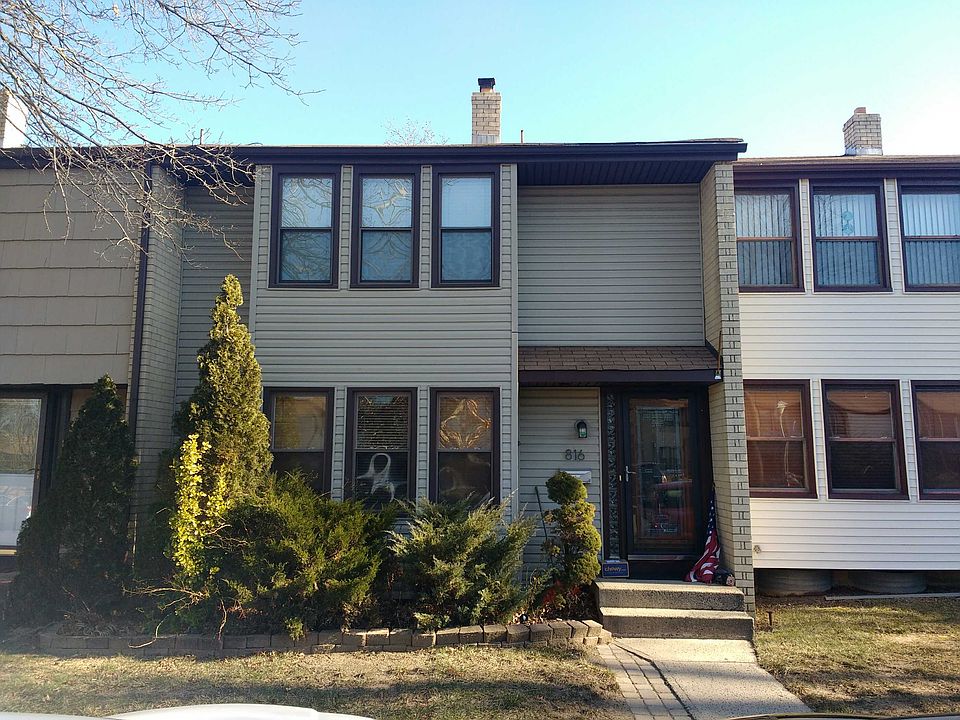 1st image of 816 Jamestown Rd