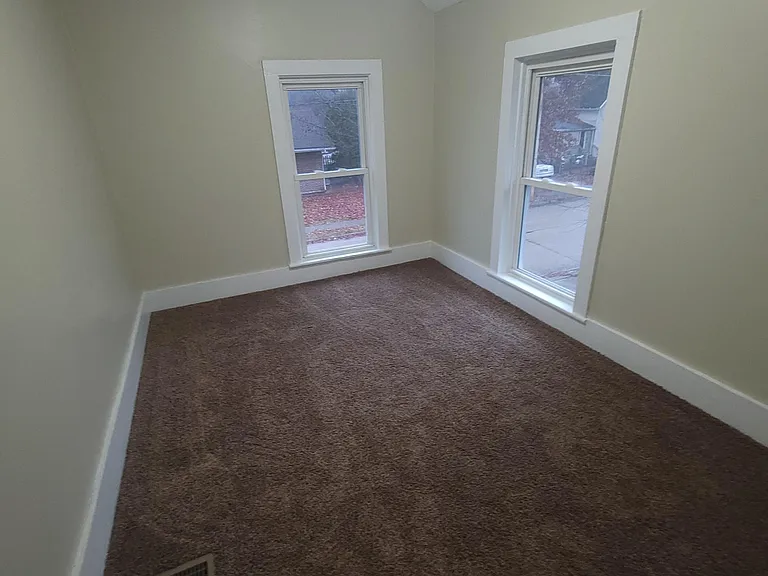 189 E Walnut St #1 — Photo 8