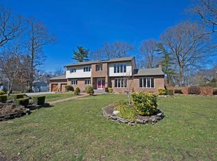 539 Ackerson Blvd, Brightwaters, NY 11718