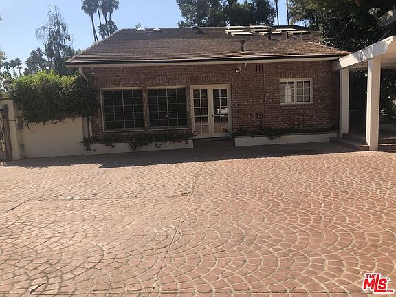3rd image of 808 N Sierra Dr