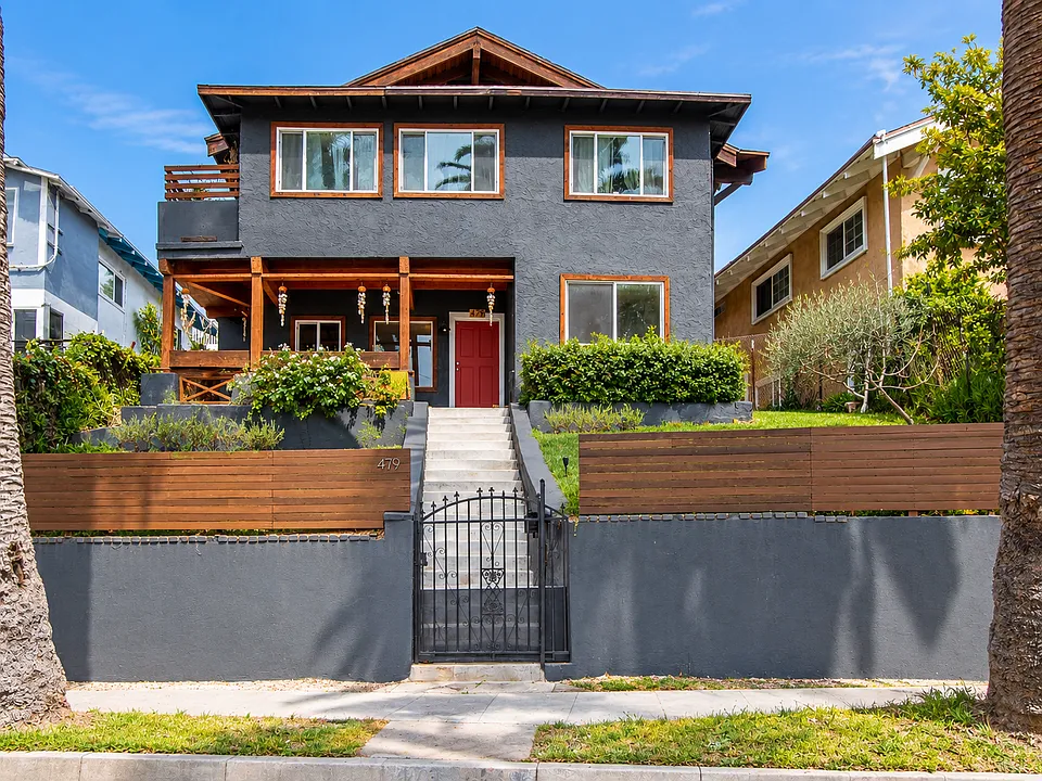 479 Isabel St