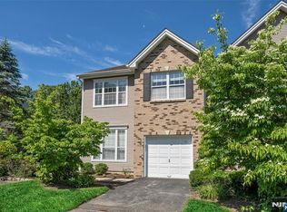 416 Green Mountain Rd, Mahwah, NJ 07430