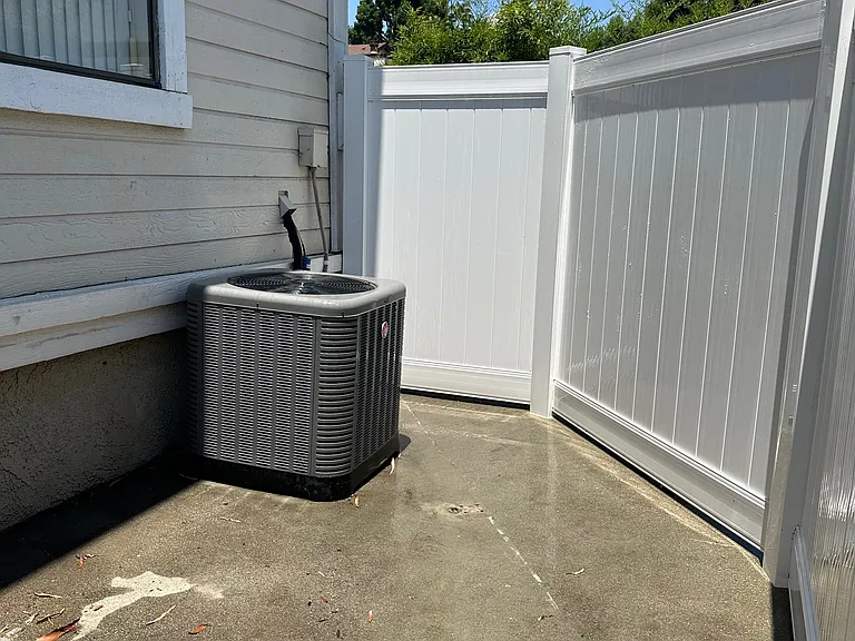 417 Genoa St — Photo 14