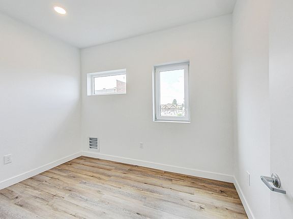 4th image of 669 24th St #8