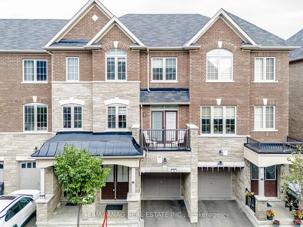 9 Faye St, Brampton, ON L6P 4M9