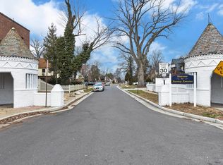 11 Surrey Ln, Hempstead, NY 11550