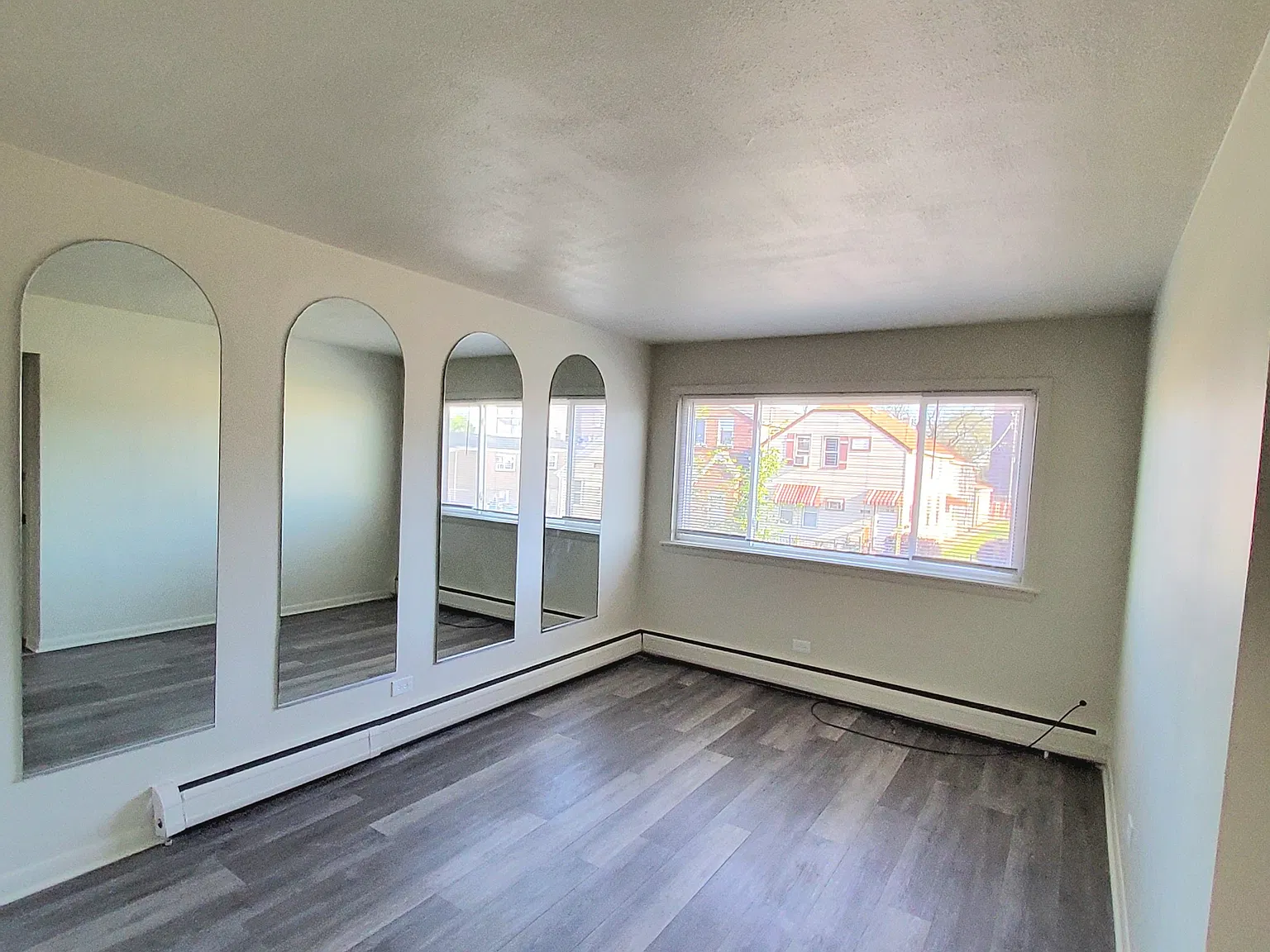 3 bed, $1,300 — Photo 3