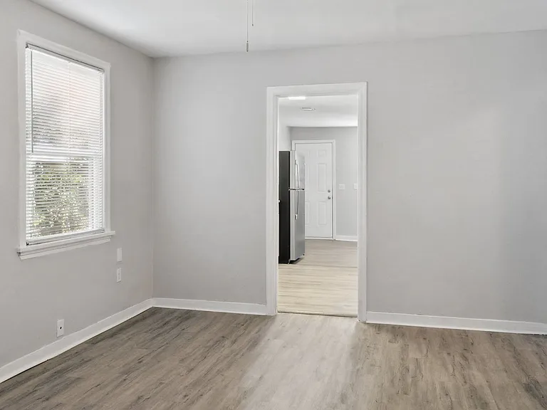 2231 Greenwood St — Photo 4