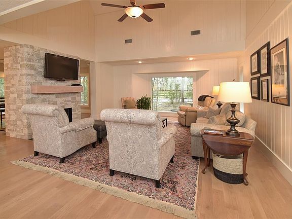 2nd image of 1010 Quaker Bend Dr