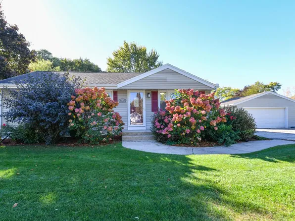 8137 West Margaret LANE, Franklin, WI 53132