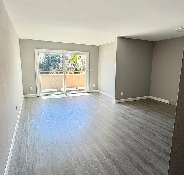 14689 Nordhoff St — Photo 4