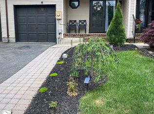 33 Elm Ter, Flemington, NJ 08822