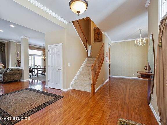 4th image of 341 Colonial Dr