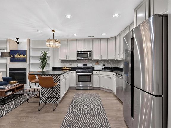 4th image of 2625 N Ashland Ave APT 1A